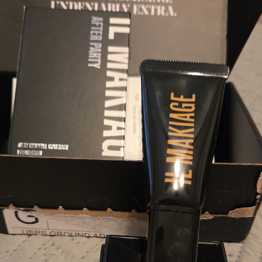 IL MAKIAGE Black and Gold Makeup Collection AFTER PARTY shade #105